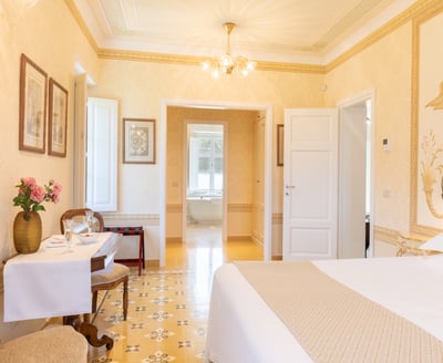 Luxury Villa Photo #13