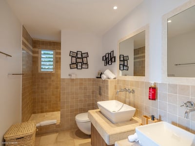 Luxury Villa Photo #30