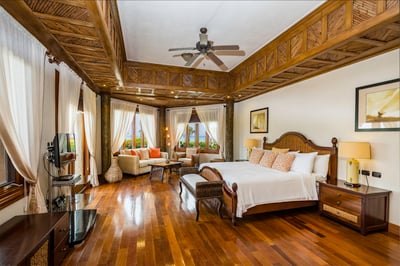 Luxury Villa Photo #36