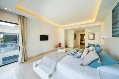 Luxury Villa Photo #38