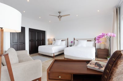 Luxury Villa Photo #48