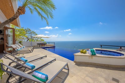 Luxury Villa Photo #5