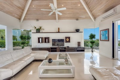 Luxury Villa Photo #18