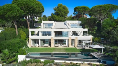 Luxury Villa Photo #3