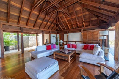 Luxury Villa Photo #7