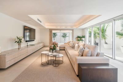 Luxury Villa Photo #29