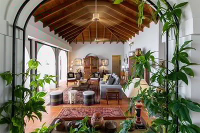 Luxury Villa Photo #16