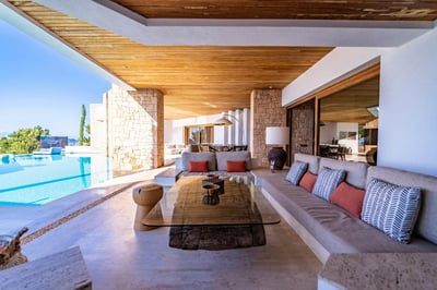 Luxury Villa Photo #9