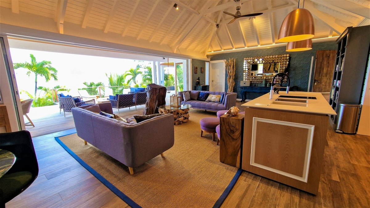 Living Area - Image 21