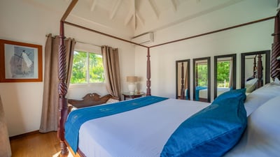 Luxury Villa Photo #22