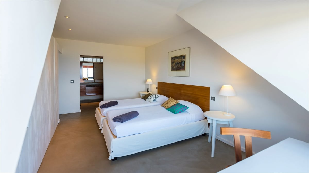 Bedroom 3: On the upper level.  Twin beds, air conditioning, HD-TV with French c - Image 45