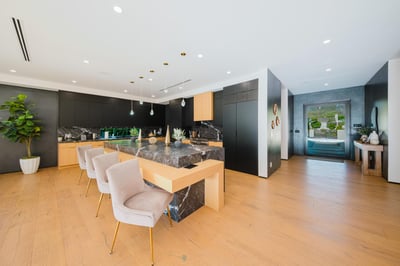 Luxury Villa Photo #26
