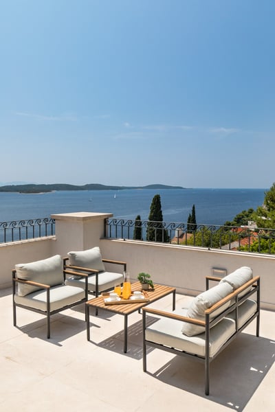 Luxury Villa Photo #32