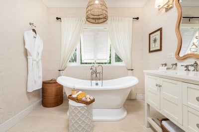 Luxury Villa Photo #23