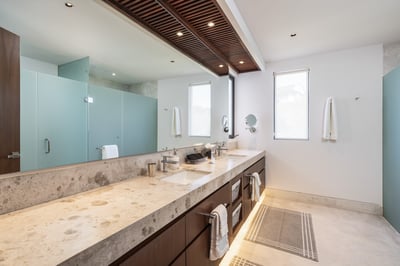 Luxury Villa Photo #25