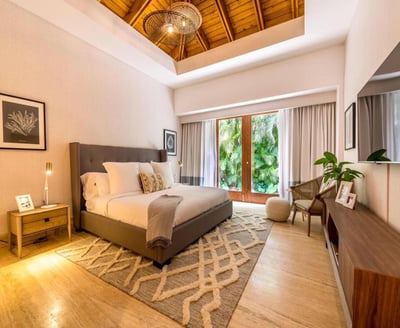 Luxury Villa Photo #13