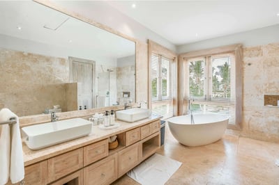 Luxury Villa Photo #42