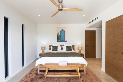 Luxury Villa Photo #43