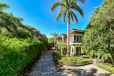 Luxury Villa Photo #19