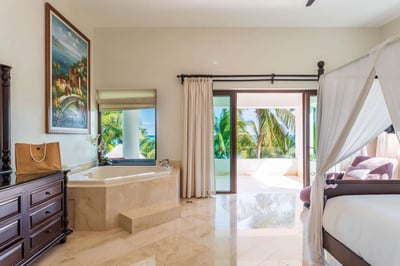 Luxury Villa Photo #43