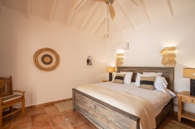 Luxury Villa Photo #28