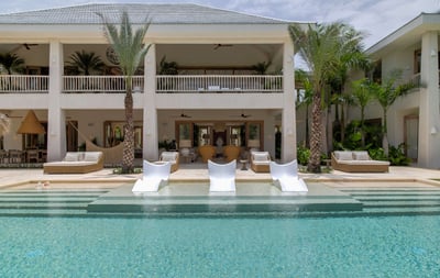 Luxury Villa Photo #3