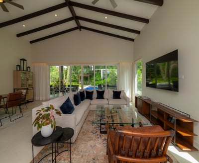 Luxury Villa Photo #23