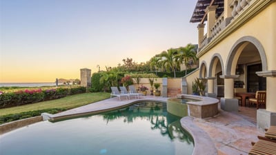 Luxury Villa Photo #3
