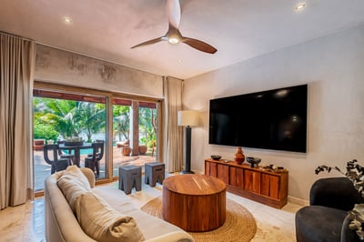 Luxury Villa Photo #30