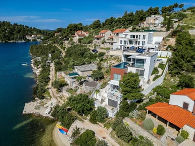 Luxury Villa Photo #42