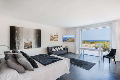 Luxury Villa Photo #11