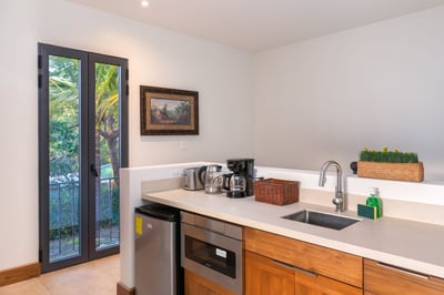 A kitchenette for those days when you feel like cooking!