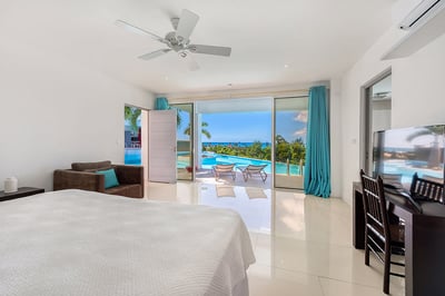 Luxury Villa Photo #31