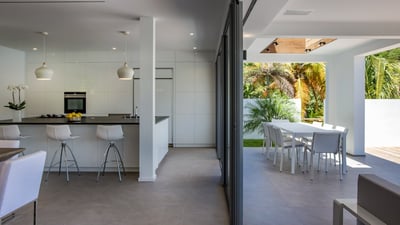 Dining Area & Kitchen