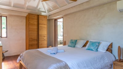 Bedroom 3: King size bed, air-conditioning, ceiling fan. Ensuite Bathroom, hair dryer, safe. 