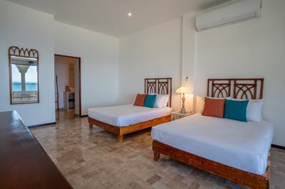 Luxury Villa Photo #37