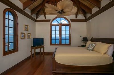 Luxury Villa Photo #32