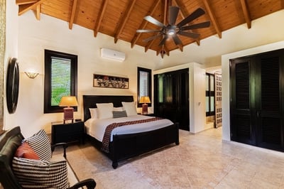 Luxury Villa Photo #27