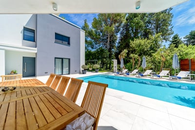 Luxury Villa Photo #6