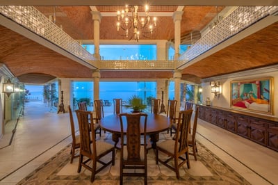 Luxury Villa Photo #18