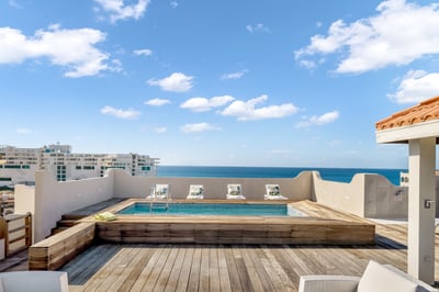 Luxury Villa Photo #2