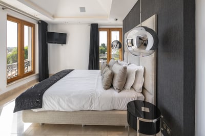 Luxury Villa Photo #19