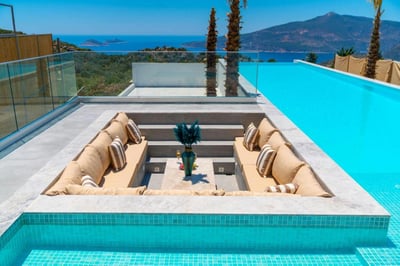 Luxury Villa Photo #6