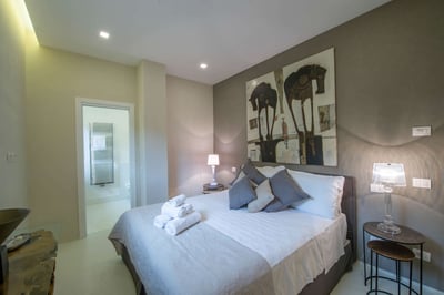 Luxury Villa Photo #11