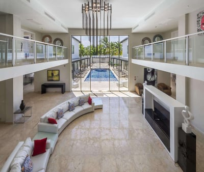 Luxury Villa Photo #9