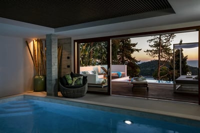 Luxury Villa Photo #6