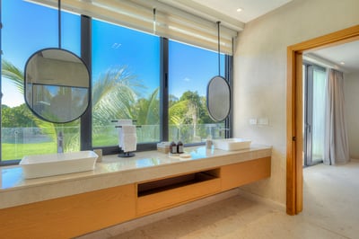 Luxury Villa Photo #30