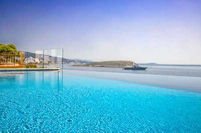 Luxury Villa Photo #4