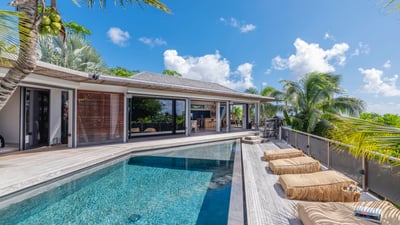 Luxury Villa Photo #3