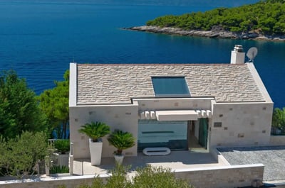Luxury Villa Photo #8